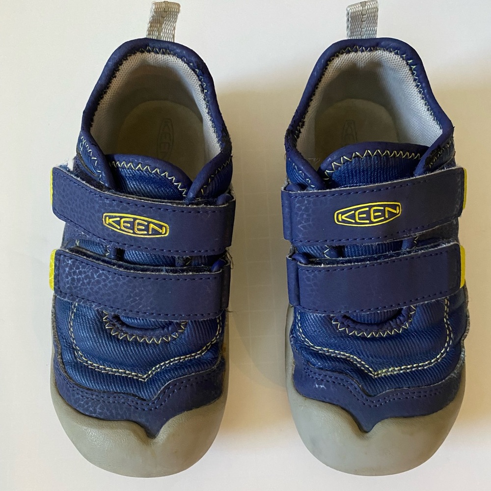 Keen Knotch Hollow Double Strap Sneaker. Little Kids size 11